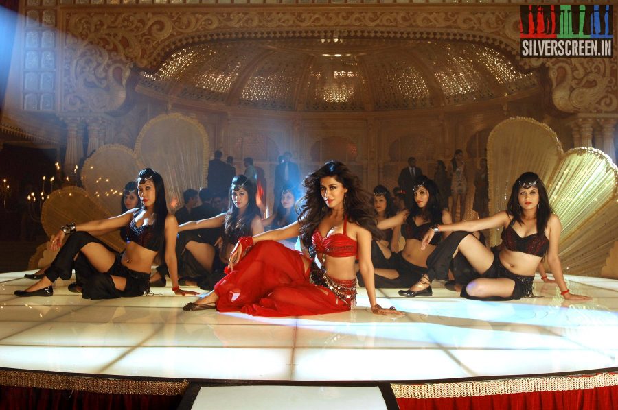 Anjaan item song stills featuring Chitrangada Singh