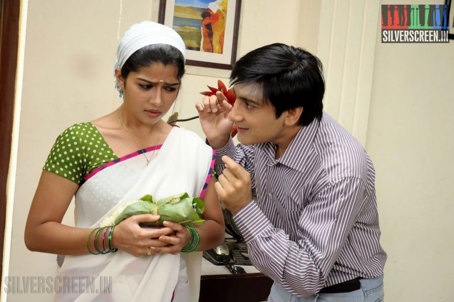 Nilaavukku 2 Seattu Movie Stills starring Dhuruv and Aarathya