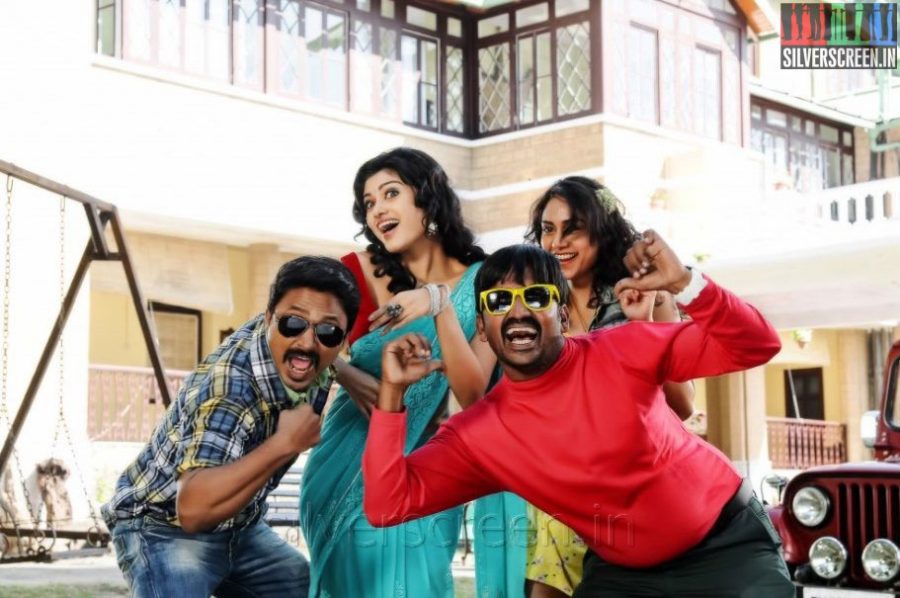 Actress Oviya, Kreshna, Karunakaran and Rupa Manjari in Yaamirukka Bayamey Movie Stills