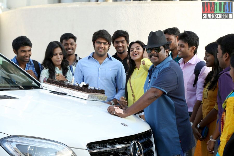 Kathai Thiraikathai Vasanam Iyakkam Working Stills with R Parthiepan, Amala Paul, Arya