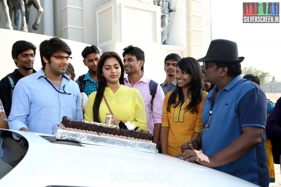 Kathai Thiraikathai Vasanam Iyakkam Working Stills with R Parthiepan, Amala Paul, Arya