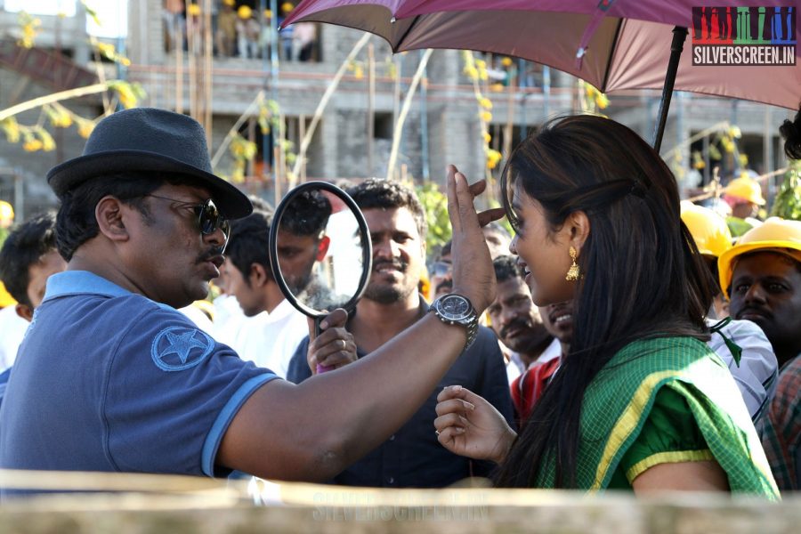 Kathai Thiraikathai Vasanam Iyakkam Working Stills with R Parthiepan, Amala Paul, Arya