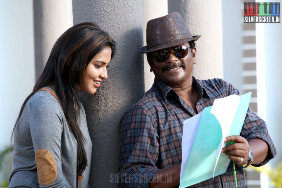 Kathai Thiraikathai Vasanam Iyakkam Working Stills with R Parthiepan, Amala Paul, Arya