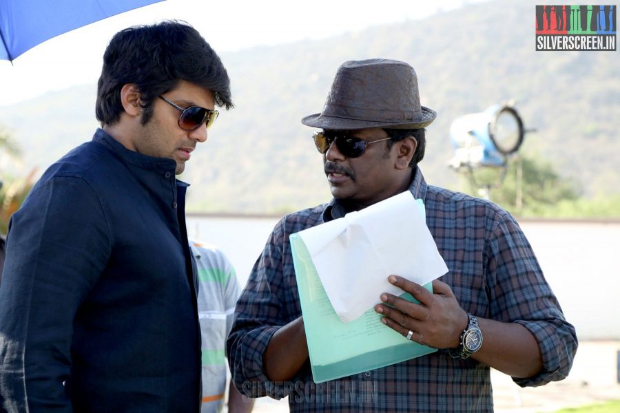 Kathai Thiraikathai Vasanam Iyakkam Working Stills with R Parthiepan, Amala Paul, Arya