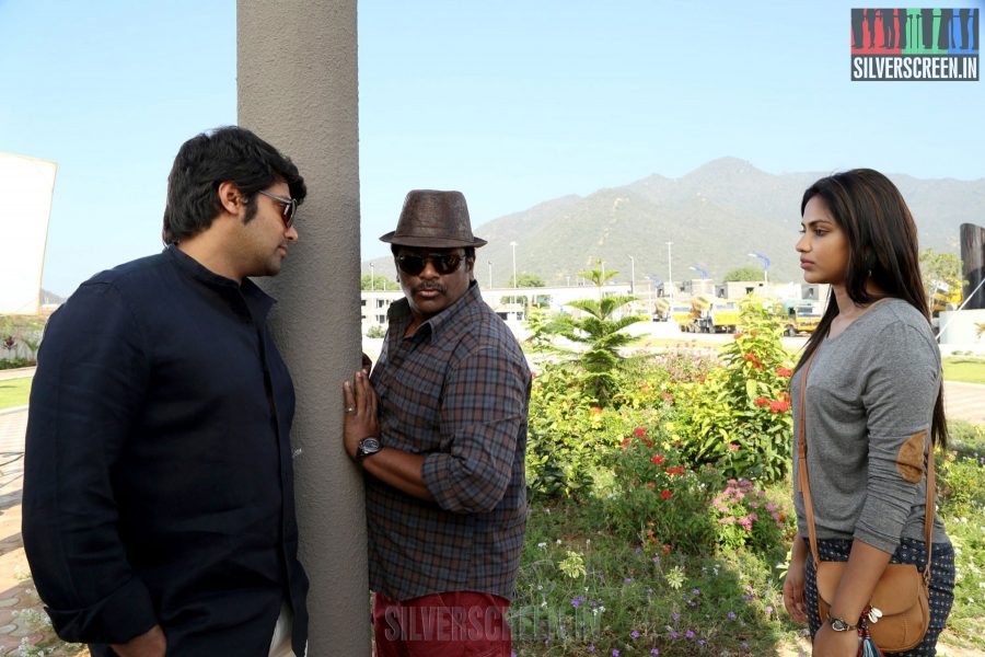 Kathai Thiraikathai Vasanam Iyakkam Working Stills with R Parthiepan, Amala Paul, Arya