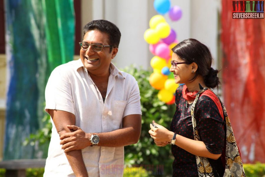 Prakash Raj and Sneha in Un Samayal Arayil Movie Stills