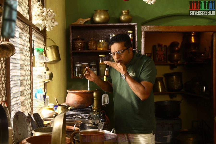 Prakash Raj in Un Samayal Arayil Movie Stills