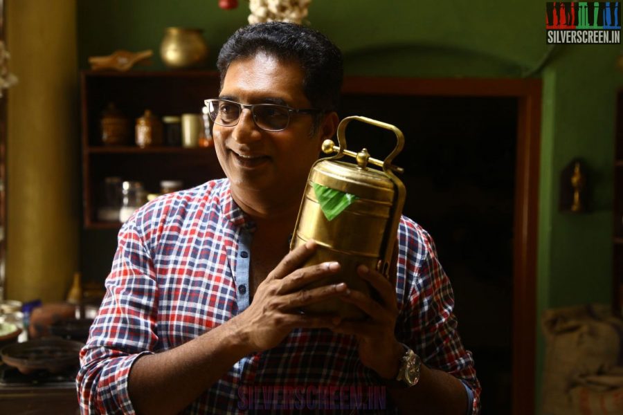 Prakash Raj in Un Samayal Arayil Movie Stills