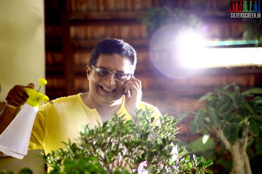 Prakash Raj in Un Samayal Arayil Movie Stills