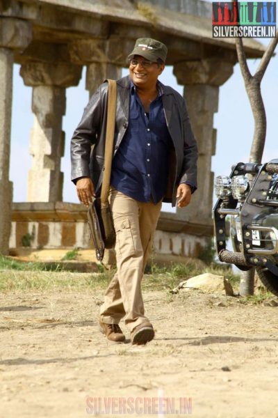 Prakash Raj in Un Samayal Arayil Movie Stills