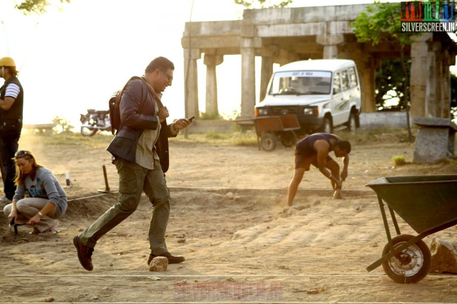 Prakash Raj in Un Samayal Arayil Movie Stills