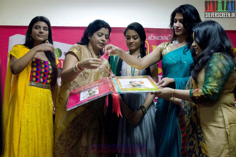 Unnal Mudiyum Penne Book Launch with Dhansika, Gayathrie and Iyshwarya Rajesh