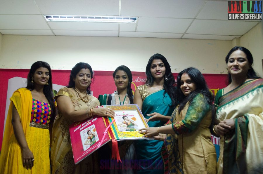 Unnal Mudiyum Penne Book Launch with Dhansika, Gayathrie and Iyshwarya Rajesh