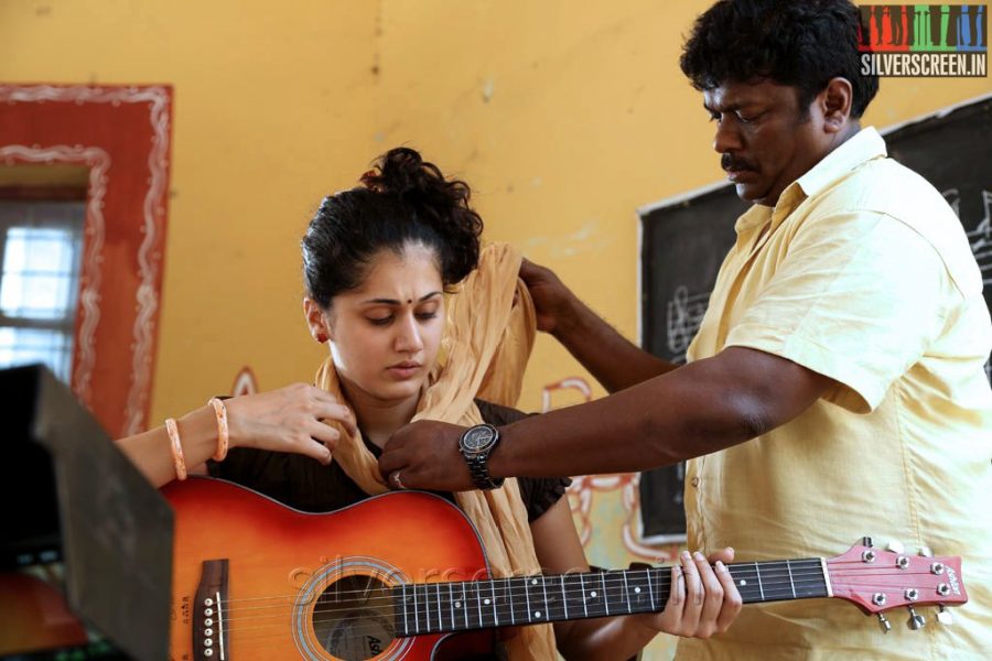 Parthiepan and Actress Taapsee Pannu in Kathai Thiraikathai Vasanam Iyakkam Movie Stills