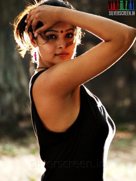 Actress Arundhathi in Netru Indru Movie Stills