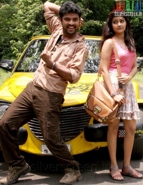 Actress Nandhagi and actor Vimal in Netru Indru Movie Stills