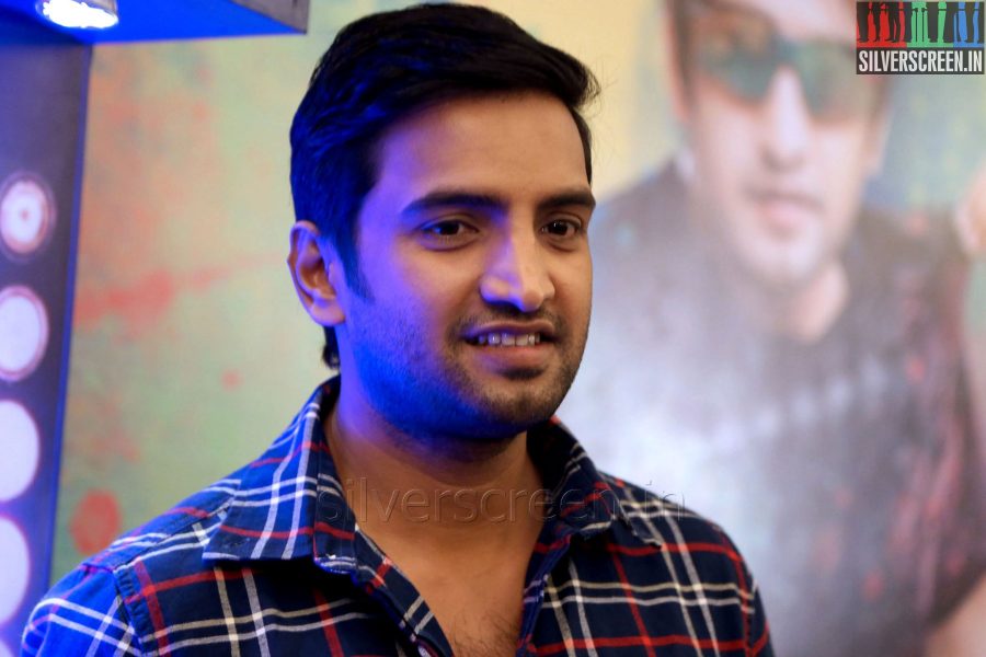 Comedian Actor Santhanam at the Vallavanukku Pullum Aayudham Press Meet