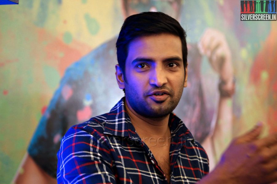 Comedian Actor Santhanam at the Vallavanukku Pullum Aayudham Press Meet