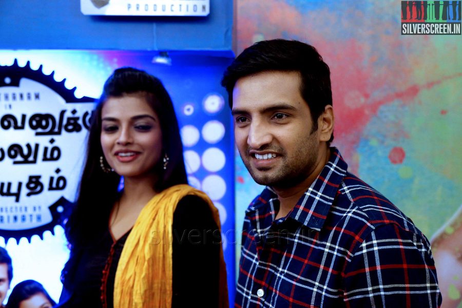 Comedian Actor Santhanam and Actress Ashna Zaveri at the Vallavanukku Pullum Aayudham Press Meet