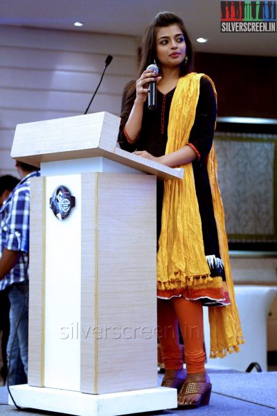 Actress Ashna Zaveri at the Vallavanukku Pullum Aayudham Press Meet