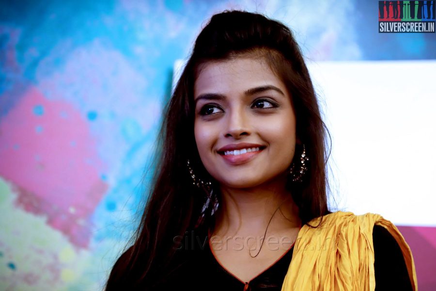 Actress Ashna Zaveri at the Vallavanukku Pullum Aayudham Press Meet