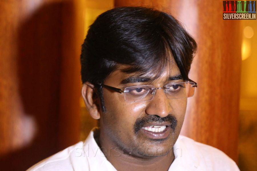 Actor Karunakaran at the Yaamirukka Bayamey Success Meet