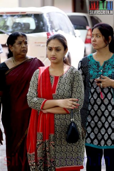 Actress Preetha Vijayakumar offering condolences for Actress Meena's Father's Death