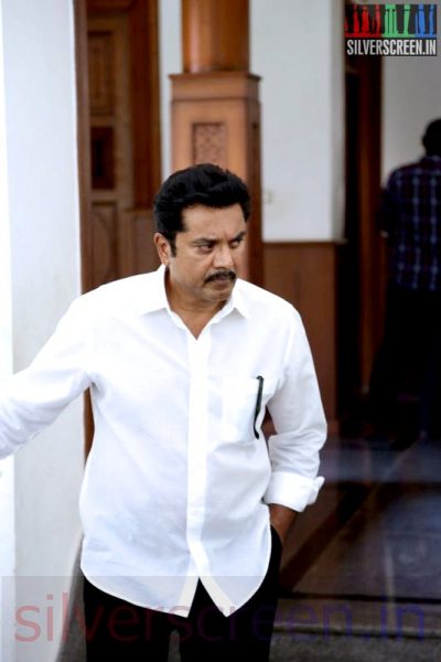 Sarathkumar offering condolences for Actress Meena's Father's Death