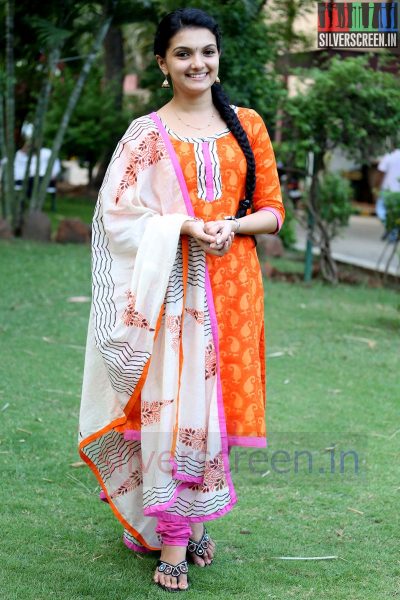 Actress Saranya Mohan at the Kadhalai Thavira Verondrumillai Press Meet HQ Pics