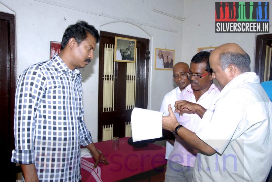 Director Samuthirakani in Kamaraj Movie Shooting Spot Stills