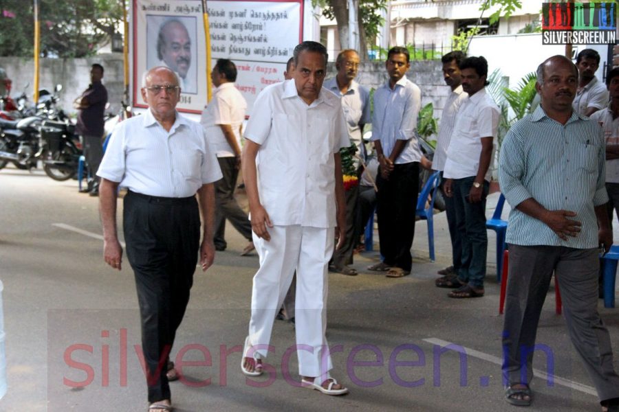 Producer AVM Saravanan at Director Ramanarayanan's Funeral