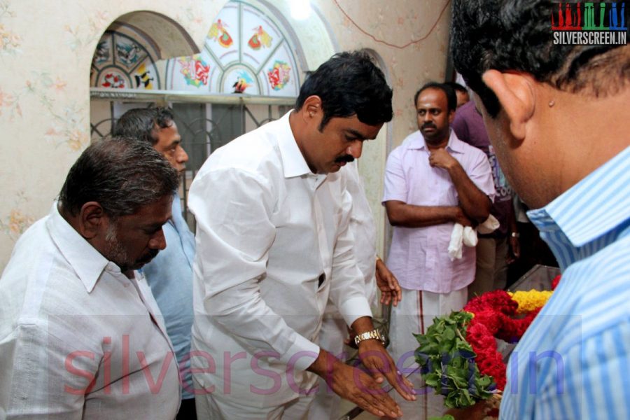 Actor RK at Director Ramanarayanan's Funeral