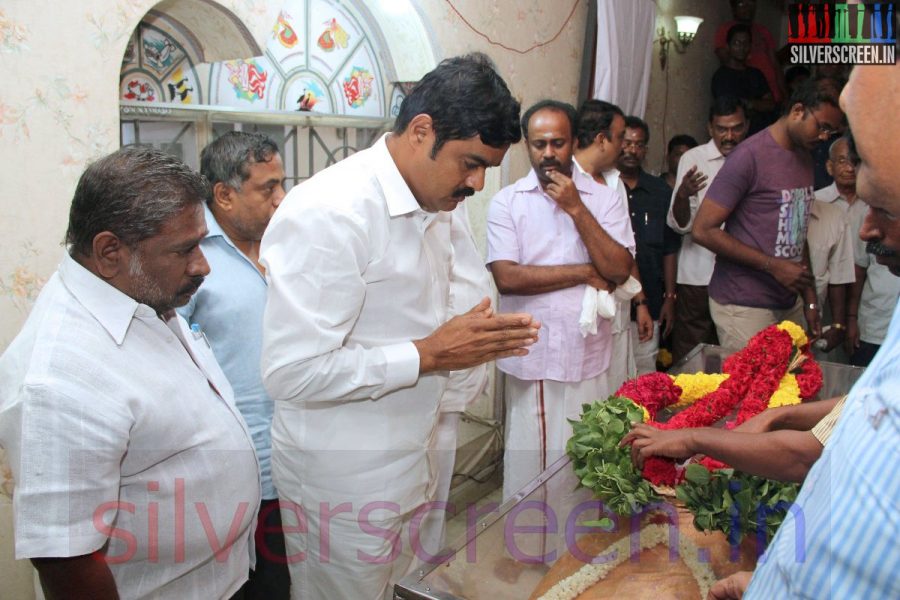 Actor RK at Director Ramanarayanan's Funeral