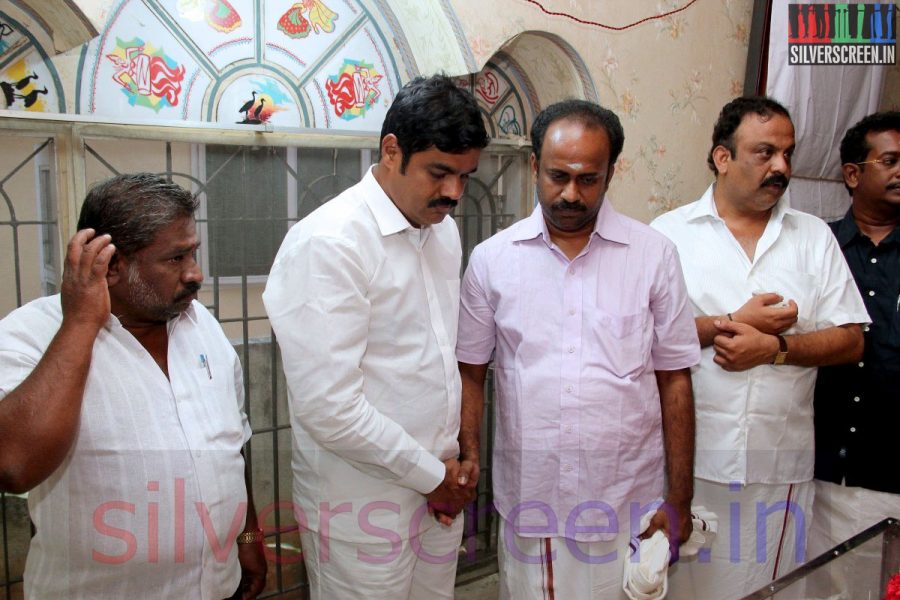 Actor RK at Director Ramanarayanan's Funeral
