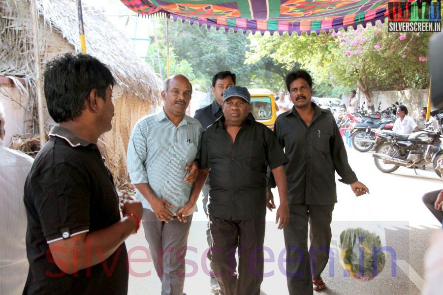 Actor Senthil at Director Ramanarayanan's Funeral