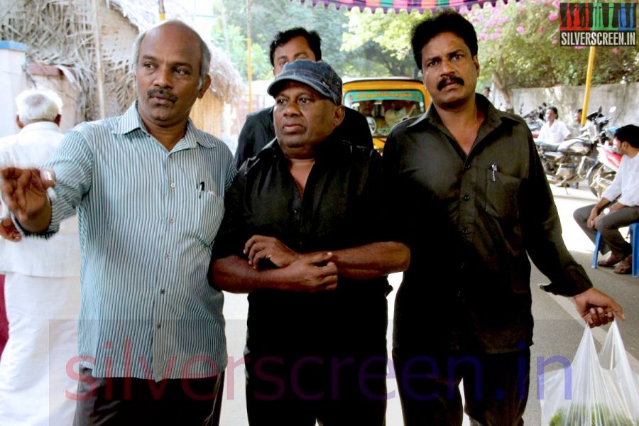 Actor Senthil at Director Ramanarayanan's Funeral