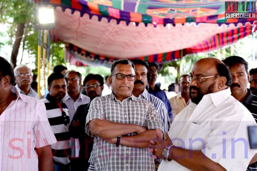 Actor Nasser and Santhana Bharathi at Director Ramanarayanan's Funeral