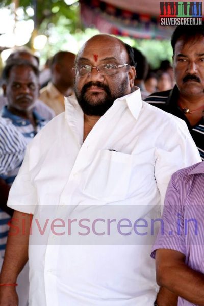 Actor Santhana Bharathi at Director Ramanarayanan's Funeral