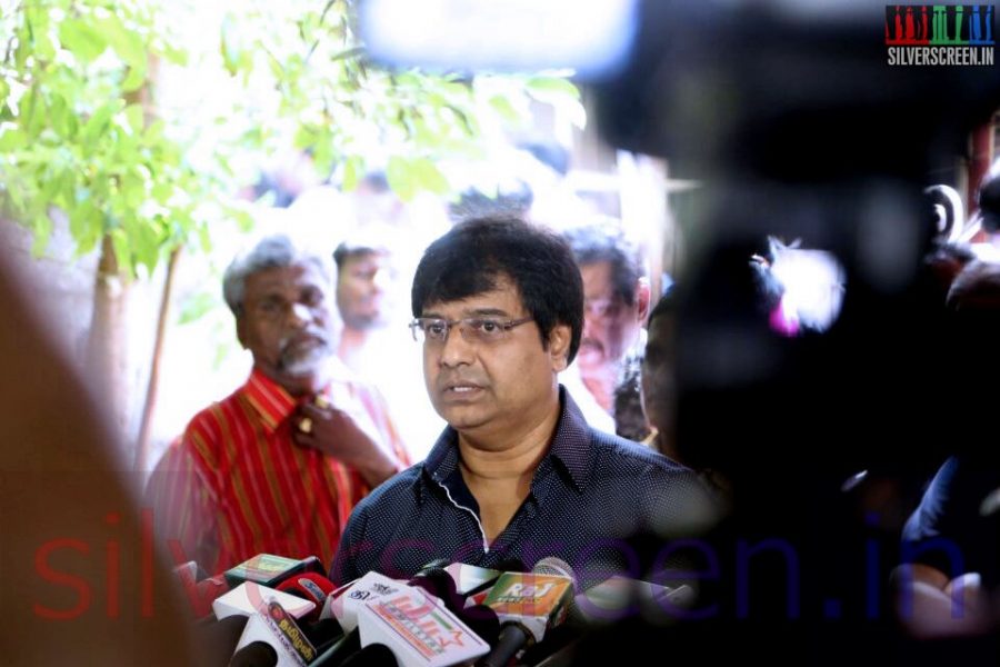 Actor Vivek at Director Ramanarayanan's Funeral