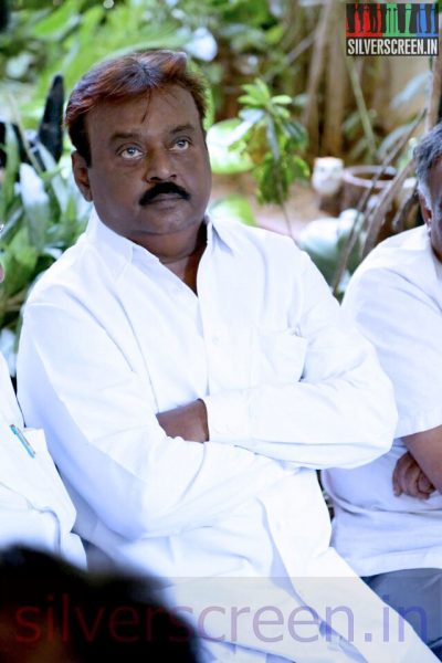 Actor Vijayakanth at Director Ramanarayanan's Funeral