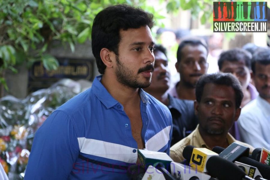 Actor Bharath at Director Ramanarayanan's Funeral