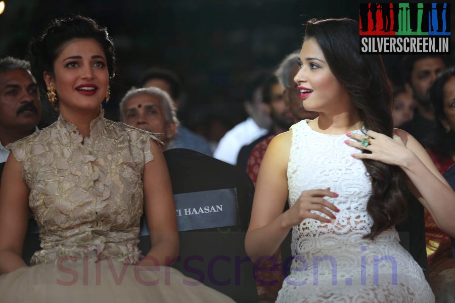 Actress Shruthi Haasan and Tamannaah at 61st Filmfare Awards 2014