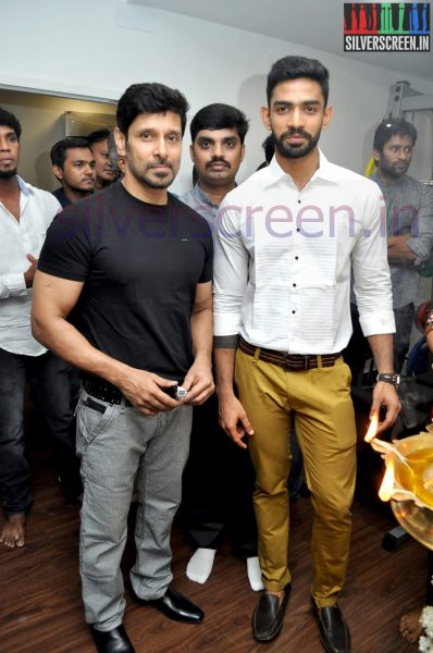 actor-vikram-inaugurates-the-body-studio-gym-stills-001