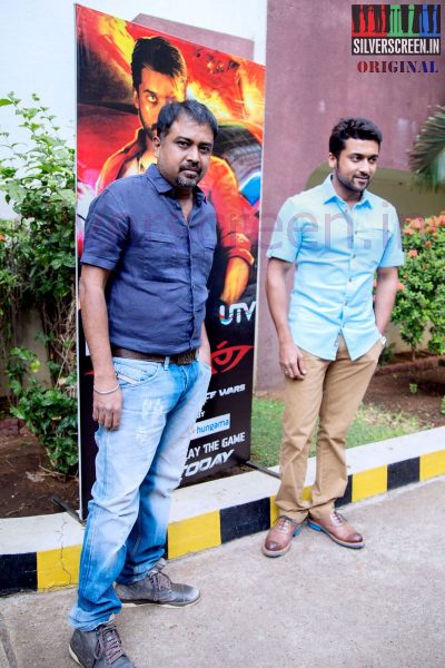 Actor Suriya and Director N Lingusamy at Anjaan Race Wars Game Launch Stills