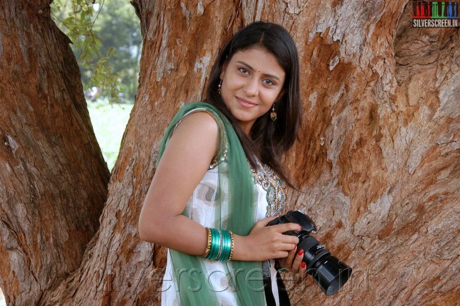 Actress Preethi Vij in Enna Pidichirukka Movie Stills