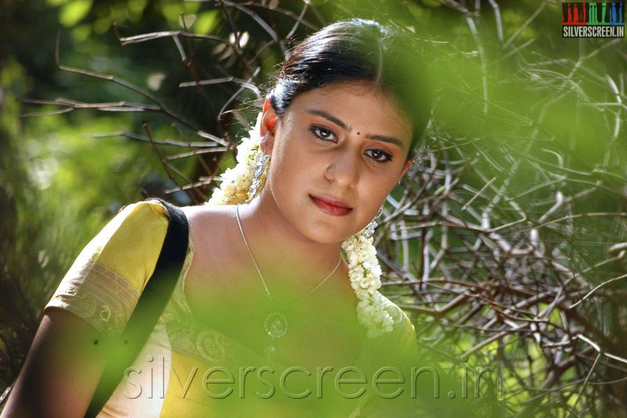 Actress Preethi Vij in Enna Pidichirukka Movie Stills