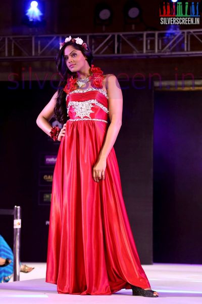 Actress Karthika Nair fierce hot in red at CIFW 2014 Day 3 - Chennai International Fashion Week