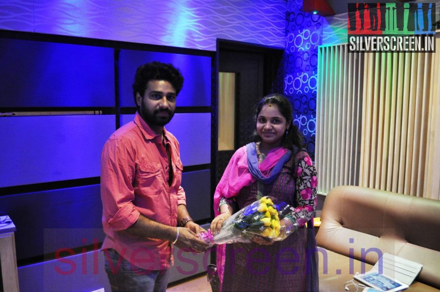 Actor Rajashanthru and Singer Saindhavi in Making of Madhu Maadhu Soodhu Song