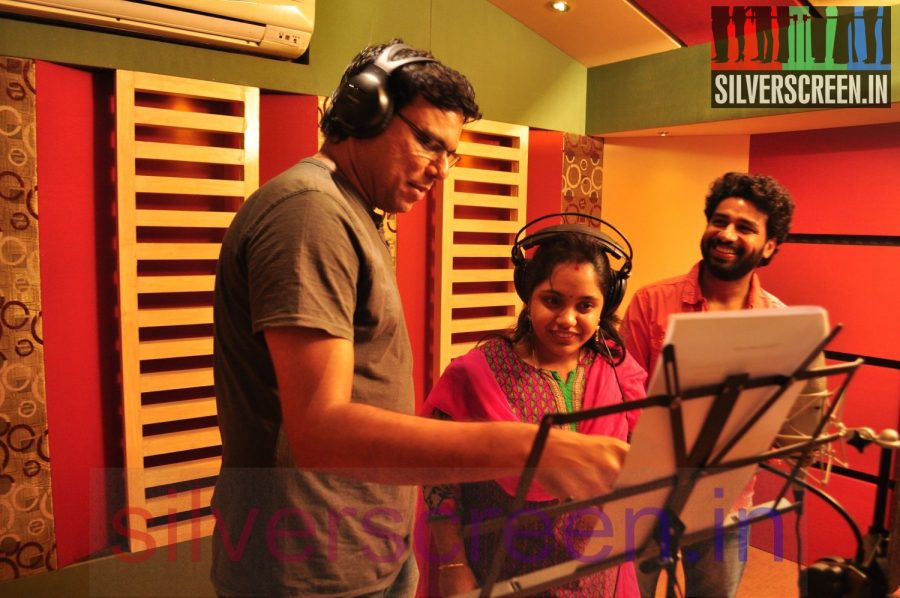 Actor Rajashanthru, Singer Saindhavi and Music Director C Sathyai in Making of Madhu Maadhu Soodhu Song