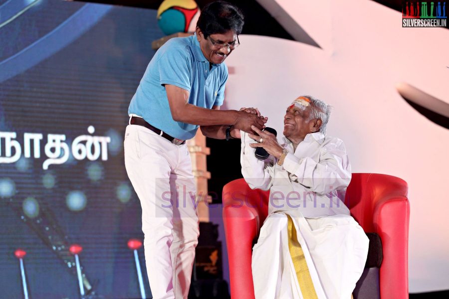 M S Viswanathan and Director P Bharathiraja at the Puthiyathalaimurai (Puthiya Thalaimurai) Tamizhan Awards 2014